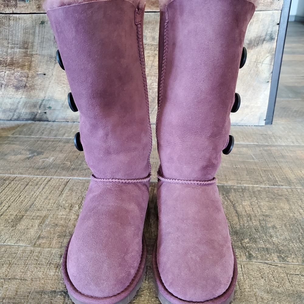 UGG Bailey Three Button Tall boots Sz 7